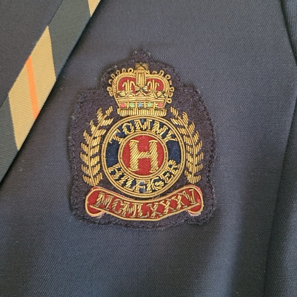 Tommy Hilfiger Navy Blazer 100% Wool with Gold Trim Crest - Picture 5 of 11